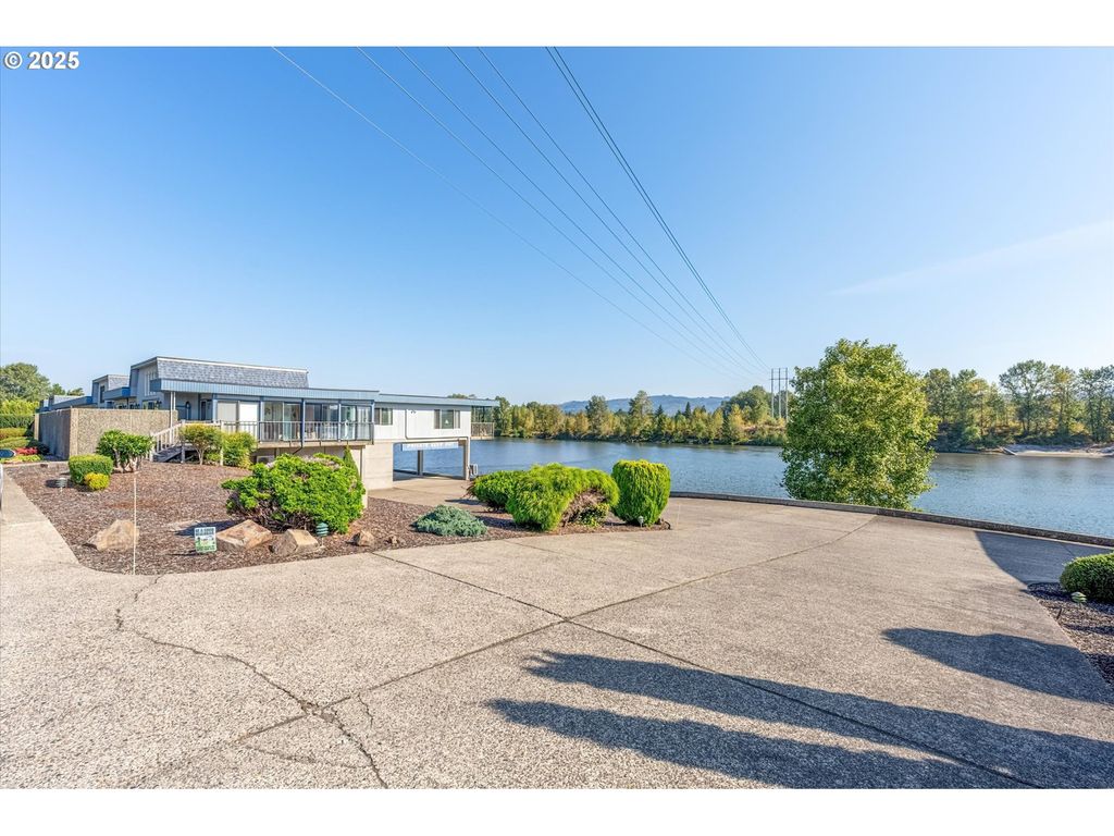 743 Marine View Dr 8, Longview, WA 98632