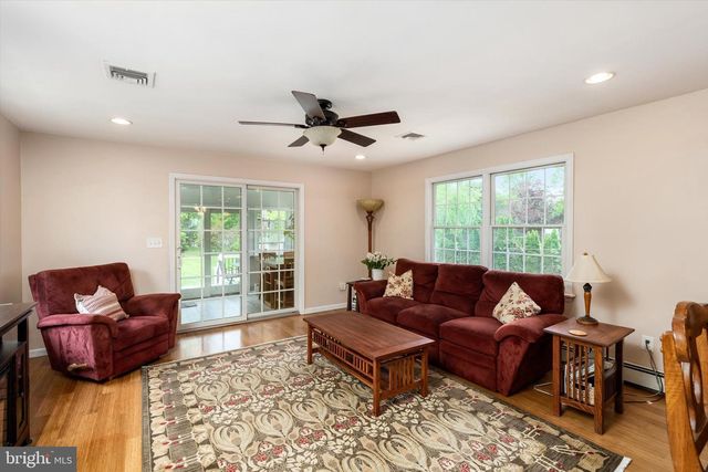 20 WINTERSET DR, Robbinsville, NJ 08690
