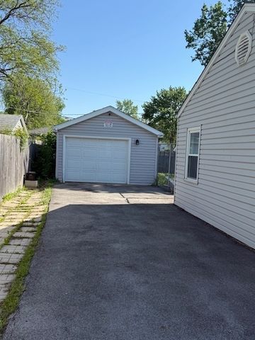 1812 Burry Circle Drive, Crest Hill, IL 60403
