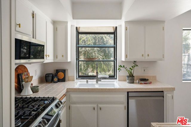 4658 Don Lorenzo Drive G, Los Angeles, CA 90008