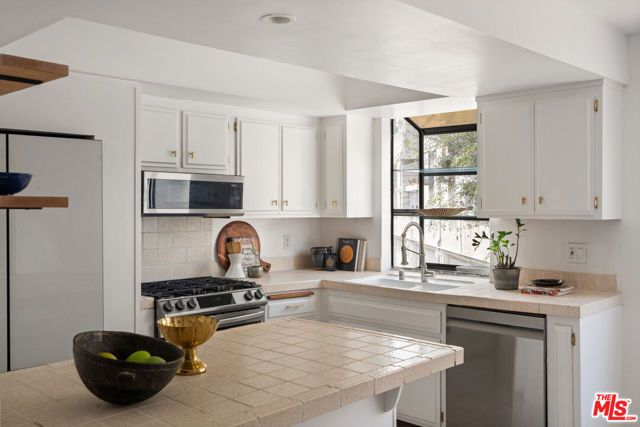 4658 Don Lorenzo Drive G, Los Angeles, CA 90008