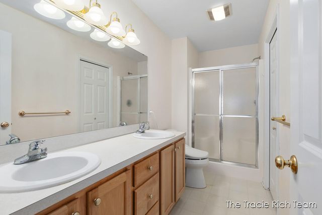4889 Castle Hill Court, Rockford, MI 49341