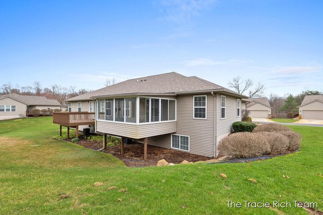 4889 Castle Hill Court, Rockford, MI 49341