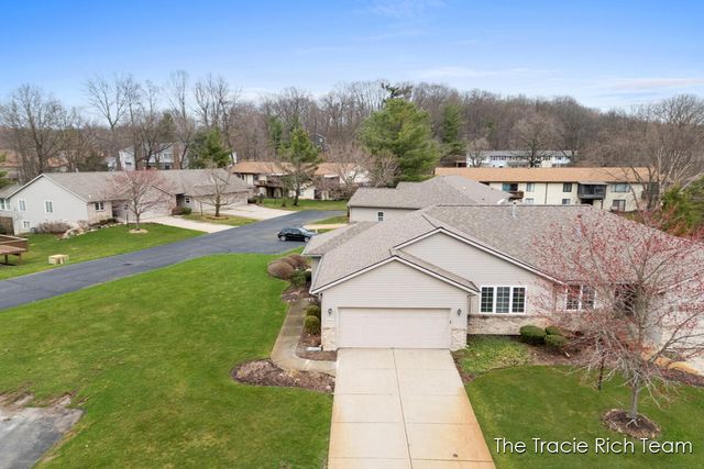 4889 Castle Hill Court, Rockford, MI 49341