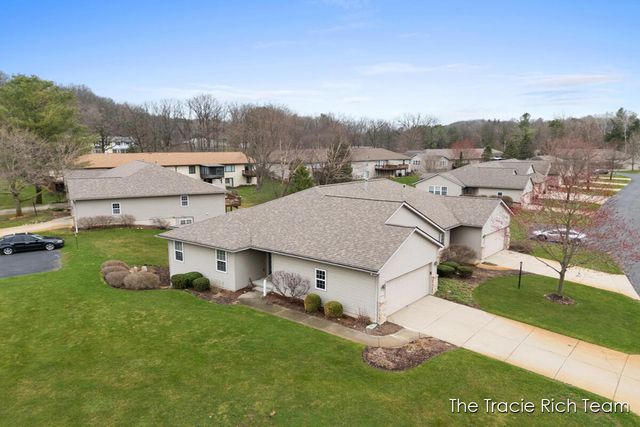 4889 Castle Hill Court, Rockford, MI 49341