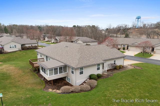 4889 Castle Hill Court, Rockford, MI 49341