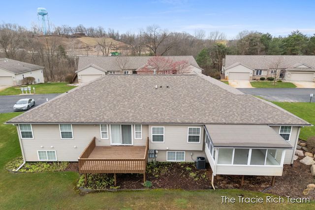 4889 Castle Hill Court, Rockford, MI 49341