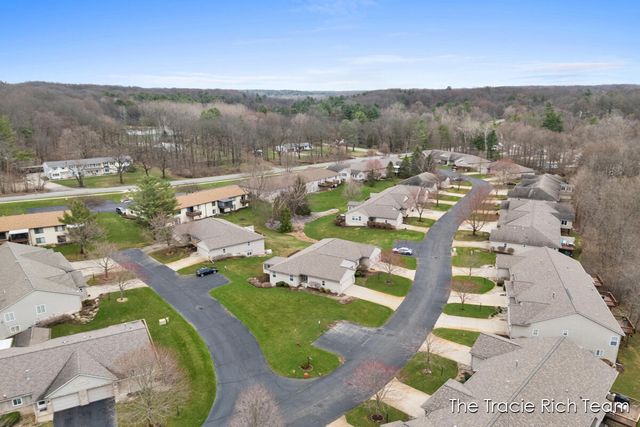 4889 Castle Hill Court, Rockford, MI 49341