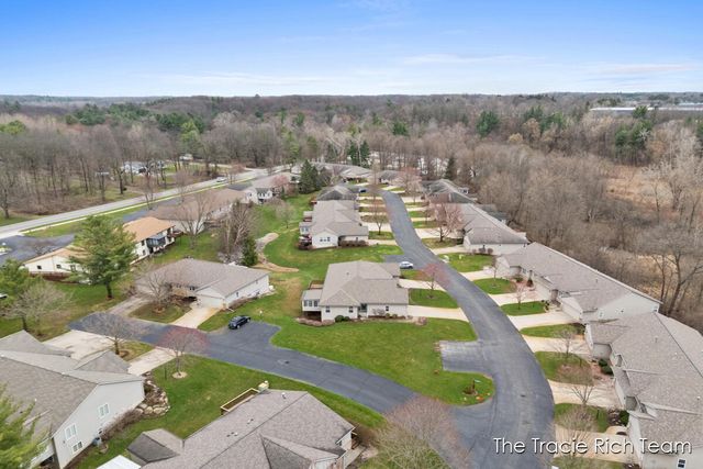 4889 Castle Hill Court, Rockford, MI 49341
