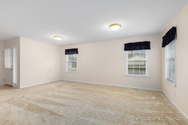 4889 Castle Hill Court, Rockford, MI 49341