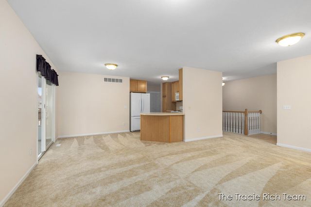 4889 Castle Hill Court, Rockford, MI 49341