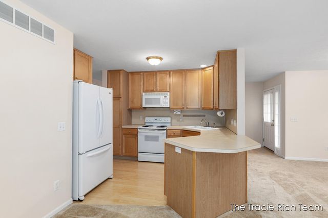 4889 Castle Hill Court, Rockford, MI 49341
