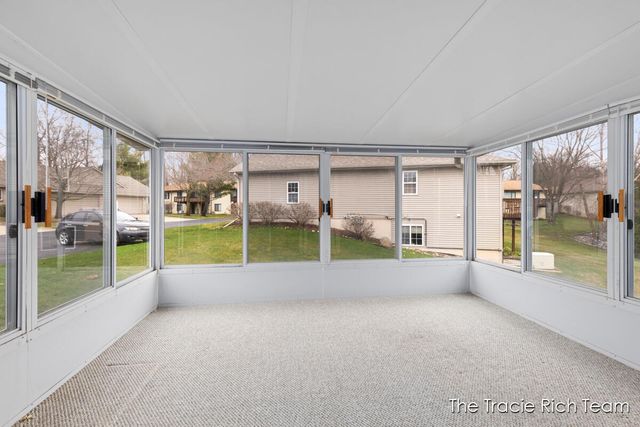 4889 Castle Hill Court, Rockford, MI 49341