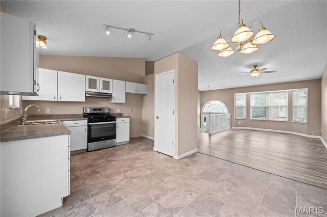 1739 Knoll Terrace, St Peters, MO 63376