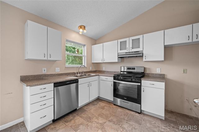 1739 Knoll Terrace, St Peters, MO 63376