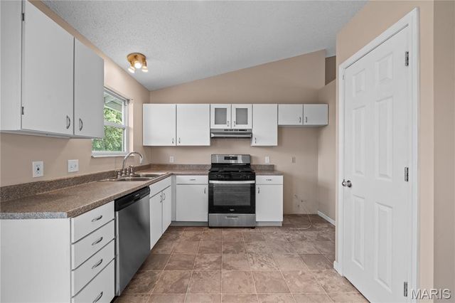 1739 Knoll Terrace, St Peters, MO 63376