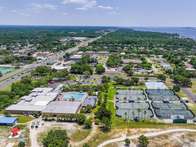 6898 Loysburg Street, Navarre, FL 32566