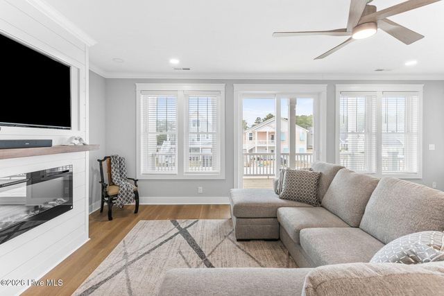 367 Spicer Lake Drive, Holly Ridge, NC 28445