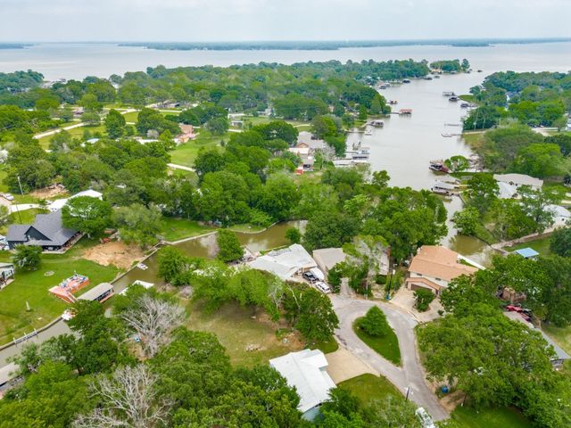 1204 Tupuna Court, Tool, TX 75143