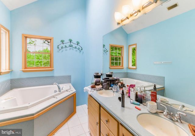 283 PINE AVE, Egg Harbor Township, NJ 08234