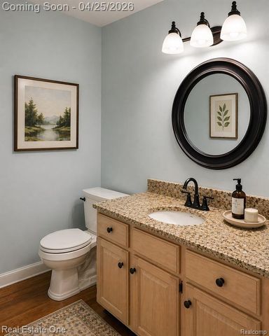 37917 Glengrove Drive, Farmington, MI 48331