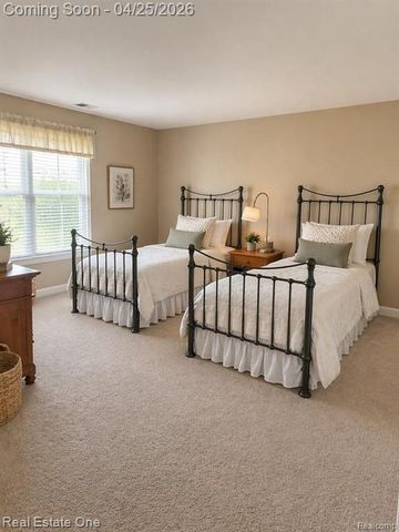 37917 Glengrove Drive, Farmington, MI 48331