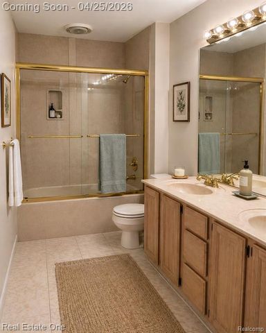 37917 Glengrove Drive, Farmington, MI 48331