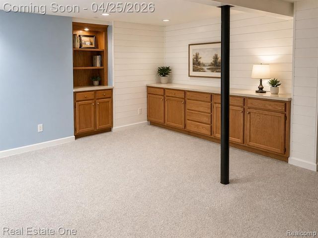 37917 Glengrove Drive, Farmington, MI 48331
