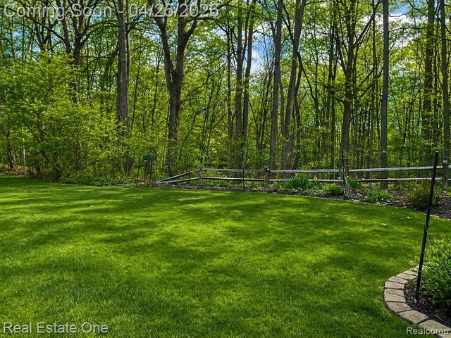 37917 Glengrove Drive, Farmington, MI 48331