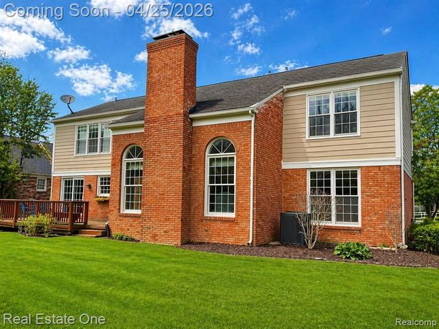 37917 Glengrove Drive, Farmington, MI 48331