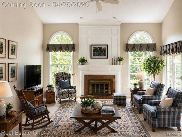 37917 Glengrove Drive, Farmington, MI 48331
