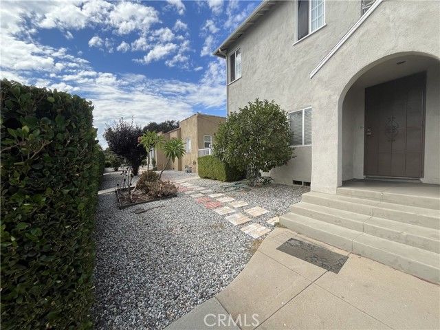 1111 Alhambra Rd, Alhambra, CA 91801