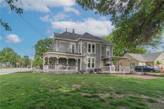 318 W Cedar Street, Olathe, KS 66061