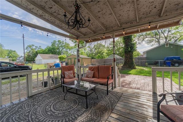 318 W Cedar Street, Olathe, KS 66061