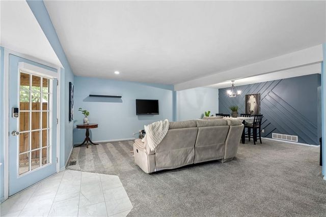 8337 Lowell Avenue 1, Overland Park, KS 66212