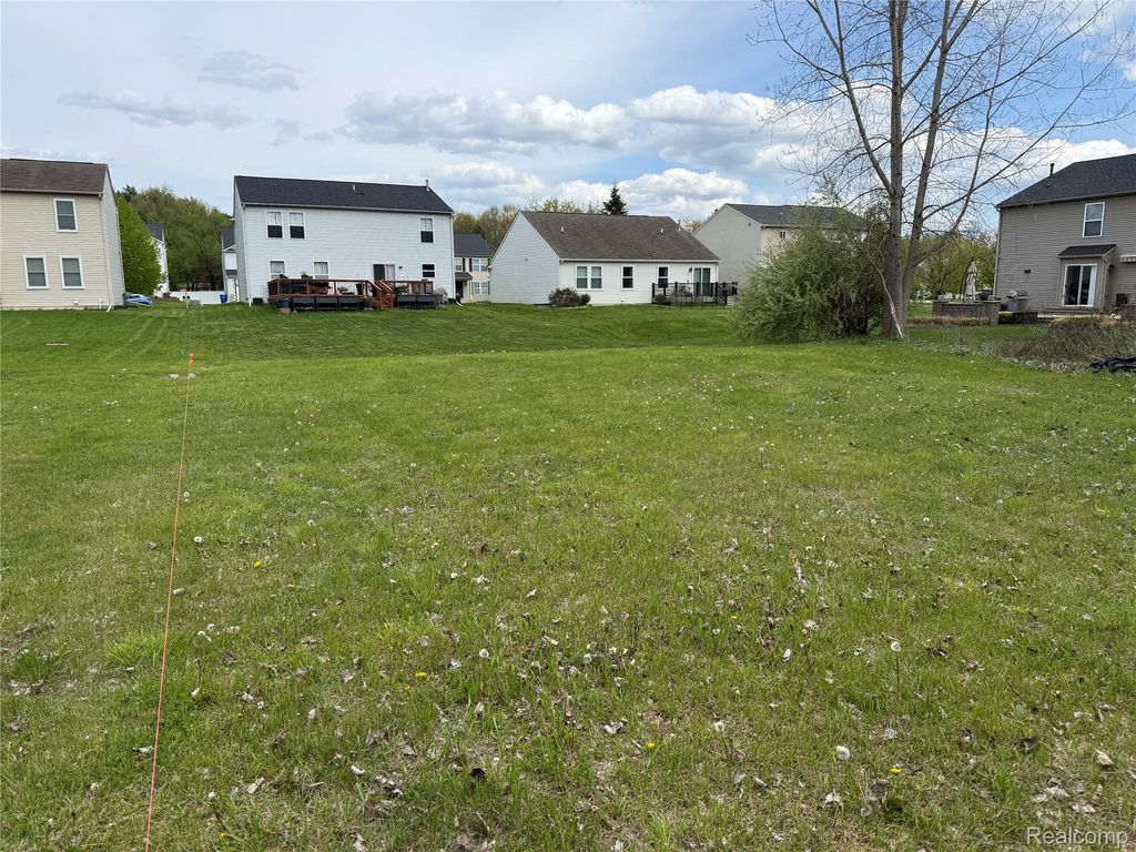 59 Lochaven Road, Waterford Charter Township, MI 48327