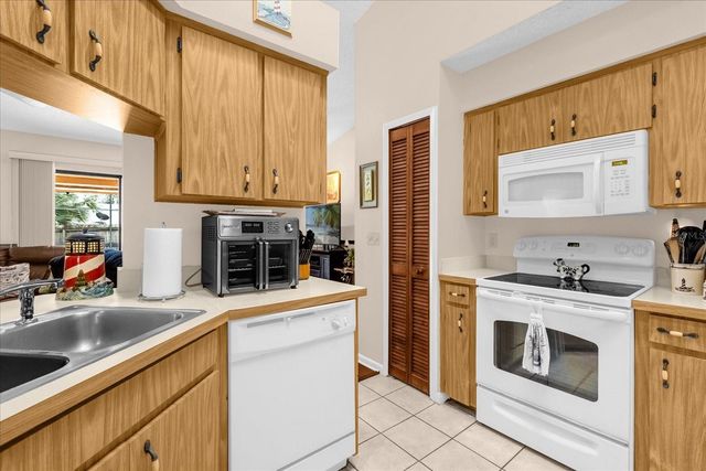 4576 EDEN WOODS CIRCLE, Orlando, FL 32810