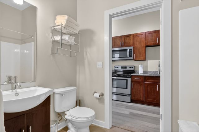 1700 Belcourt Ave Apt 301, Nashville, TN 37212