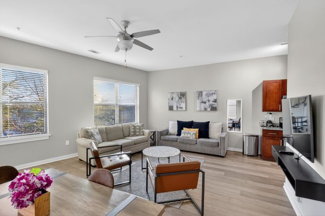 1700 Belcourt Ave Apt 301, Nashville, TN 37212