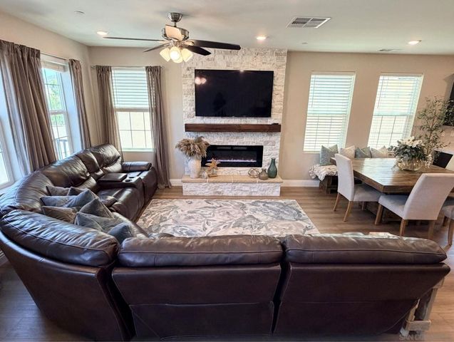 21516 Harmony Village Dr, Escondido, CA 92029