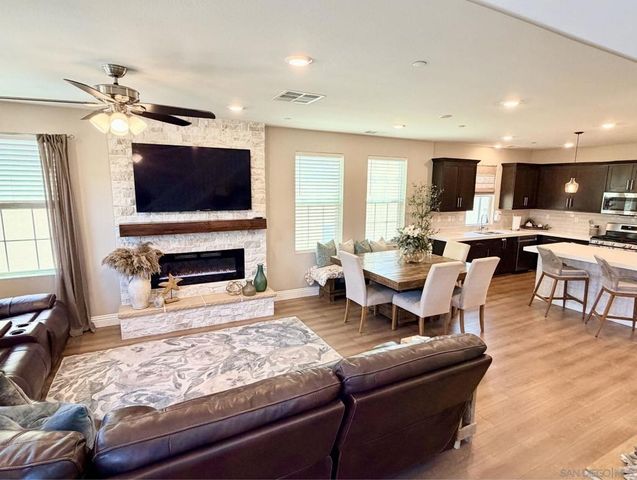 21516 Harmony Village Dr, Escondido, CA 92029