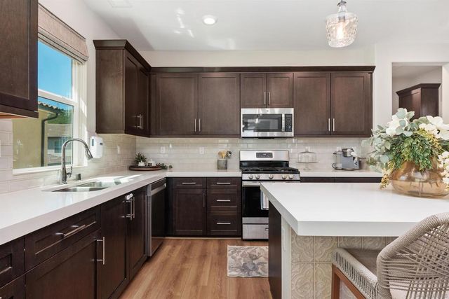 21516 Harmony Village Dr, Escondido, CA 92029