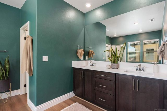 21516 Harmony Village Dr, Escondido, CA 92029