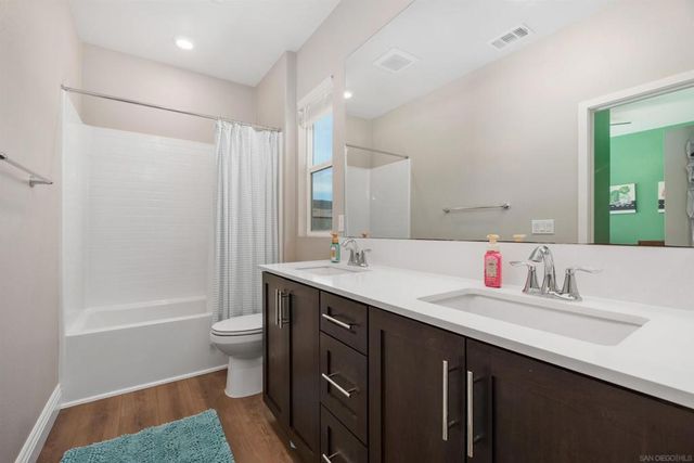 21516 Harmony Village Dr, Escondido, CA 92029