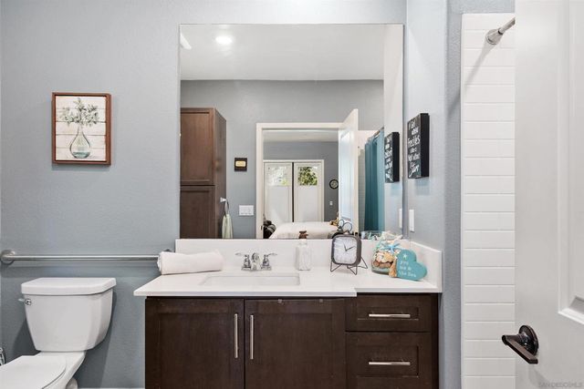 21516 Harmony Village Dr, Escondido, CA 92029