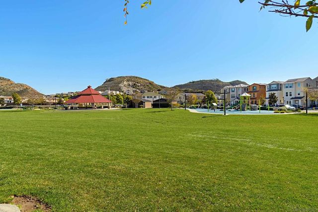 21516 Harmony Village Dr, Escondido, CA 92029
