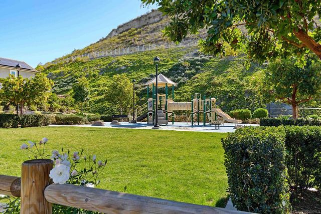 21516 Harmony Village Dr, Escondido, CA 92029
