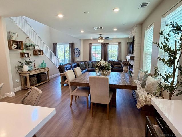 21516 Harmony Village Dr, Escondido, CA 92029