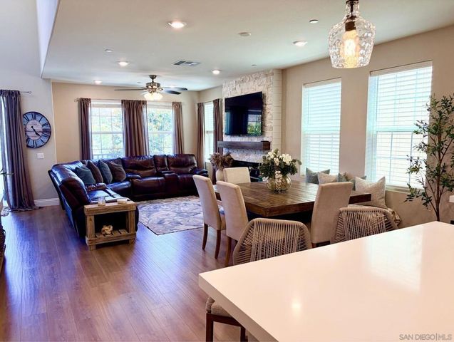 21516 Harmony Village Dr, Escondido, CA 92029