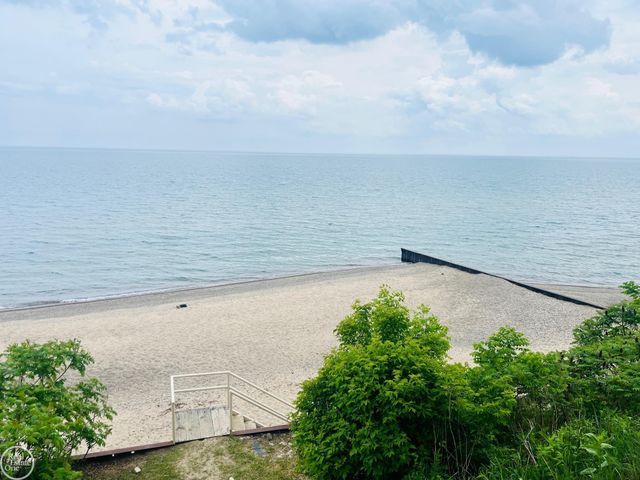 7295 N Elmwood Road, Worth Twp, MI 48450